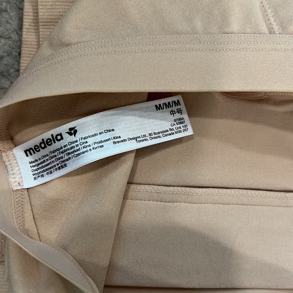 Medela 3 in 1 Pumping and Nursing Bra, Hands Free Pumping Bustier - Picture 3 of 3